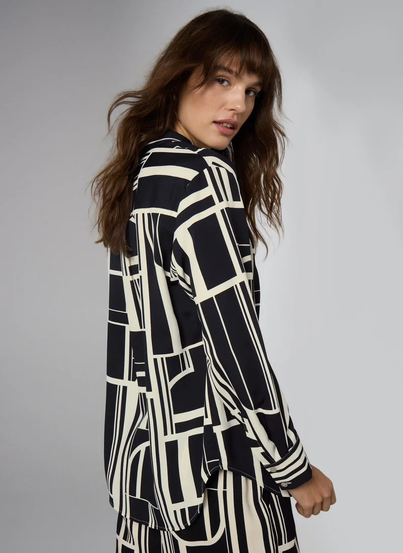 ماتلان قميص طويل بنقوش هندسية أسود من إت يو