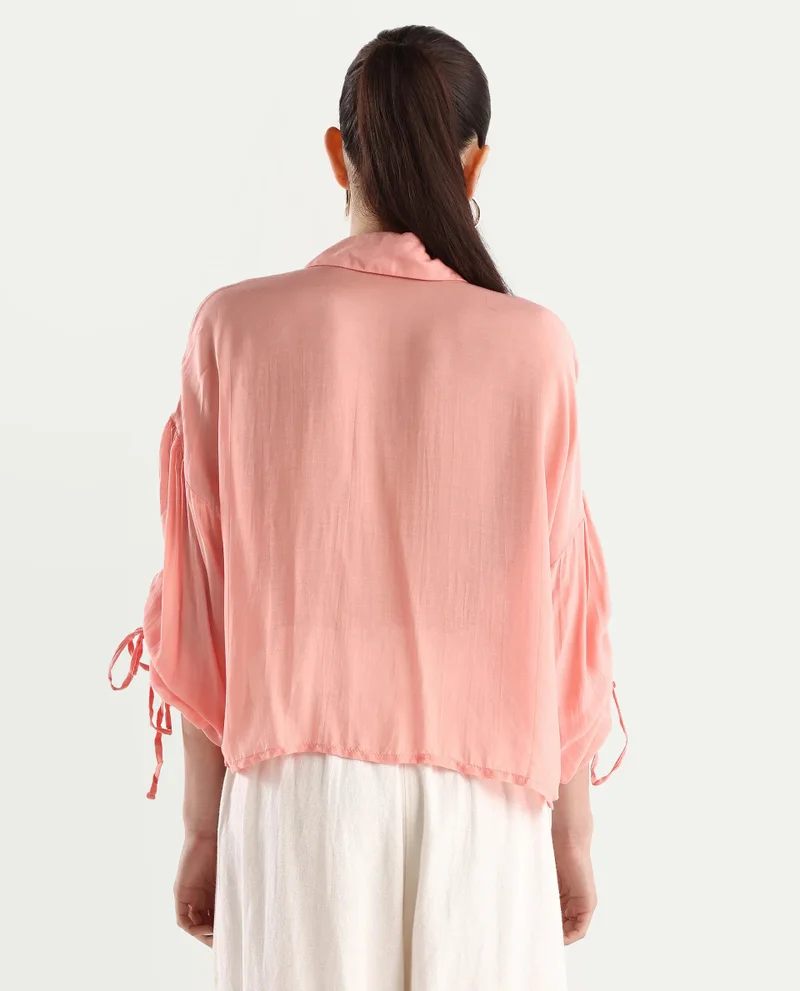 ريريزم بلوزة نسائية بأزرار وياقة مكشوفة وكتف ساقط