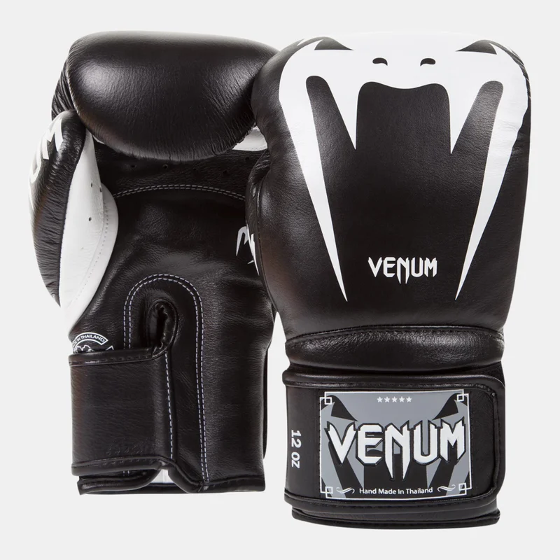 VENUM Giant 3.0 Boxing Gloves (8 Oz)