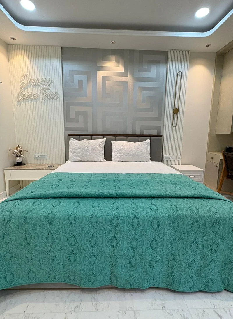 Tohfa Luxe Teal Quilted Bed Throw – 260 x 250 cm