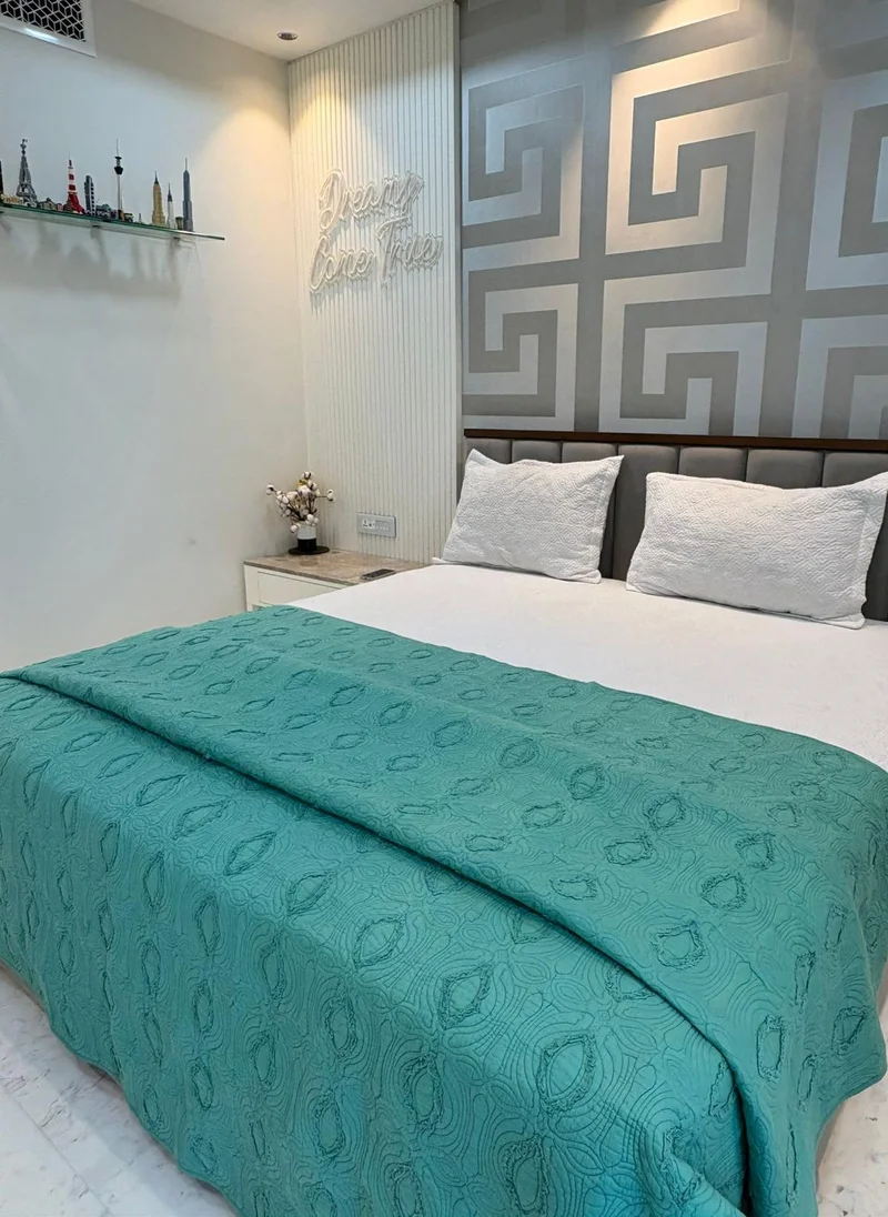 Tohfa Luxe Teal Quilted Bed Throw – 260 x 250 cm