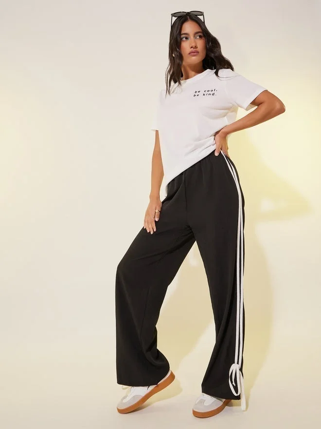 تايك تو تيشيرت دائري بطبعة شعار خذ اثنين