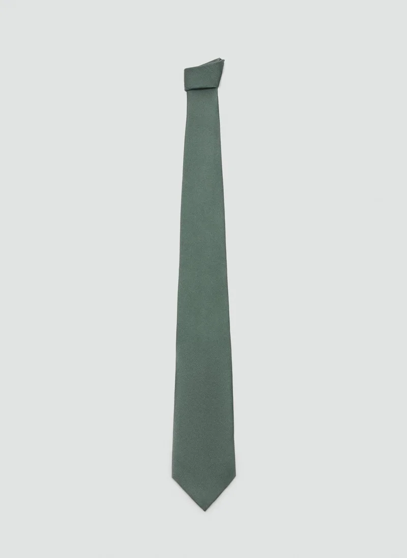 Plain silk tie