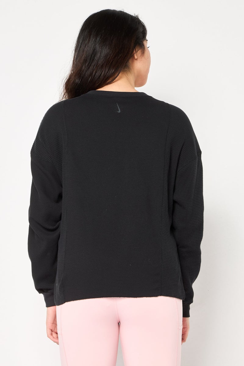 Nike قميص تدريب طويل الأكمام فضفاض للنساء، أسود - Image 4