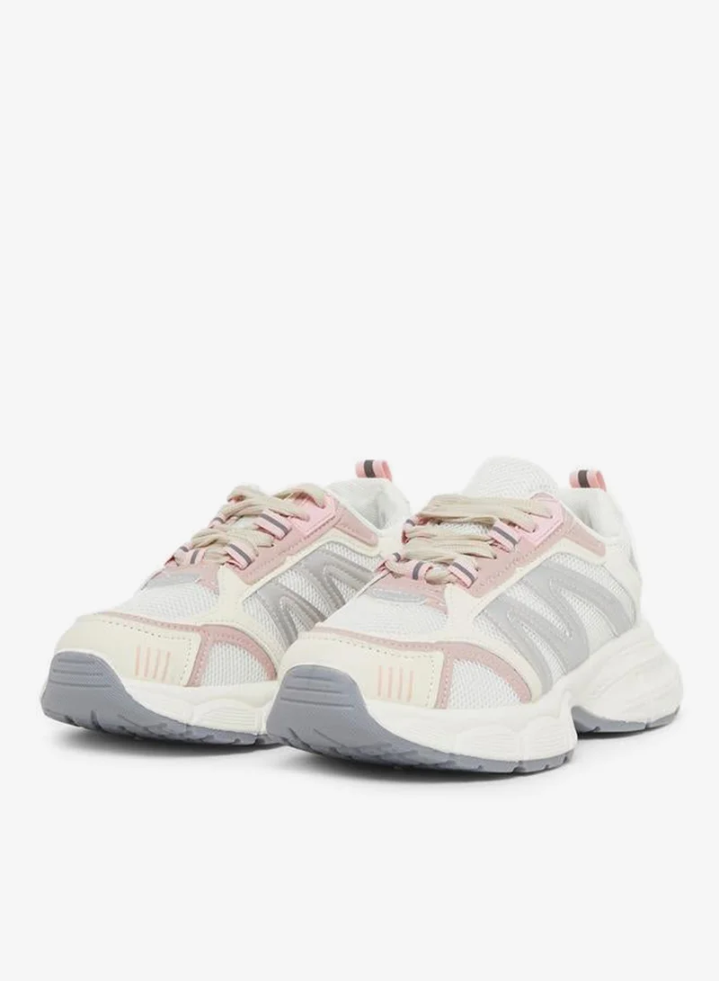 ستايلي ستيلي سنيكرز بنعل سميك برباط