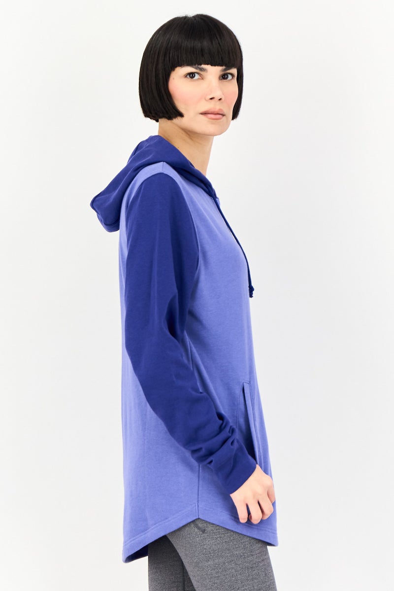 UNDER ARMOUR هودي خارجي فضفاض بأكمام طويلة للنساء، بنفسجي - Image 2