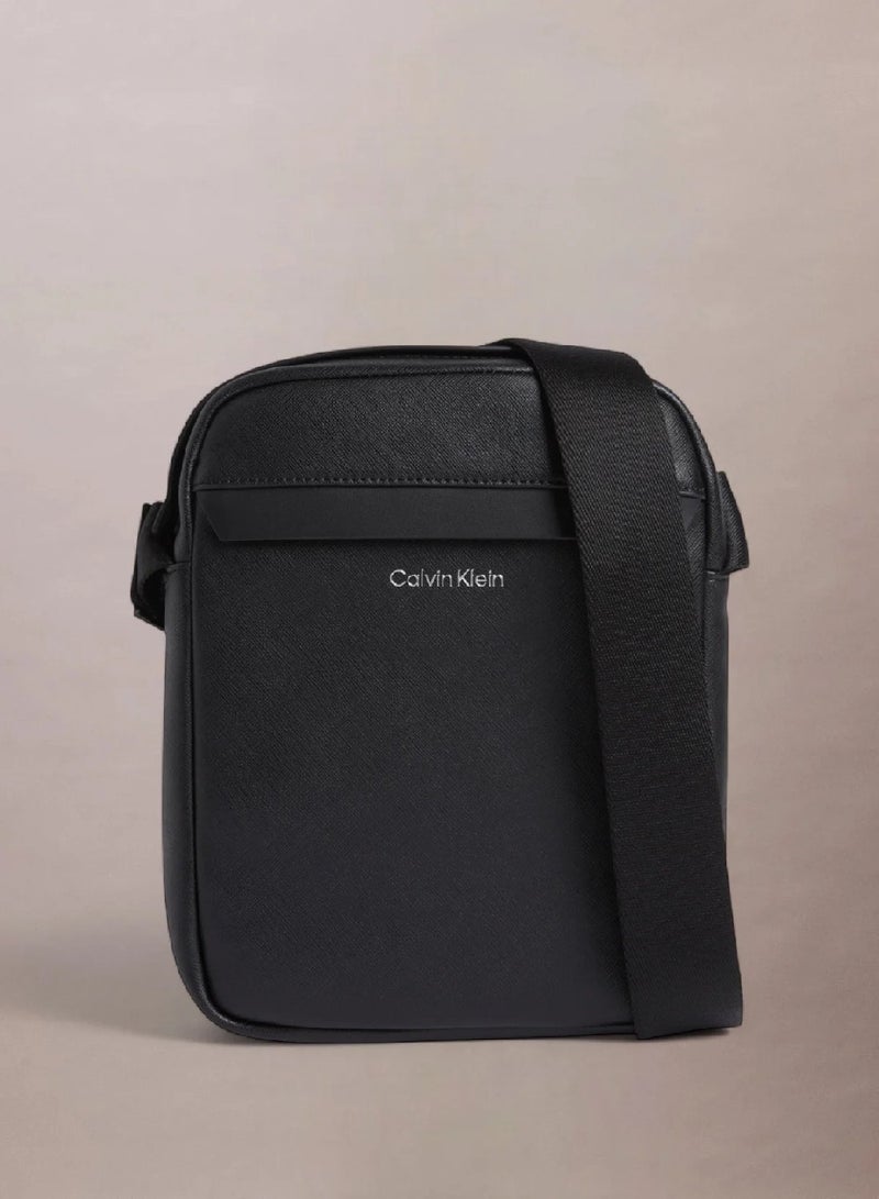 كالفن كلاين شنطة ريبورتر كروس - Image 1