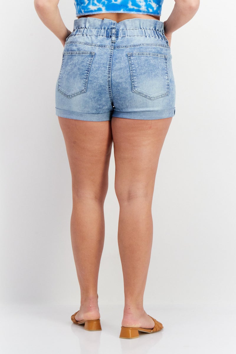 STEVE MADDEN شورتات جينز مغسولة للنساء بقصة عادية، زرقاء - Image 4