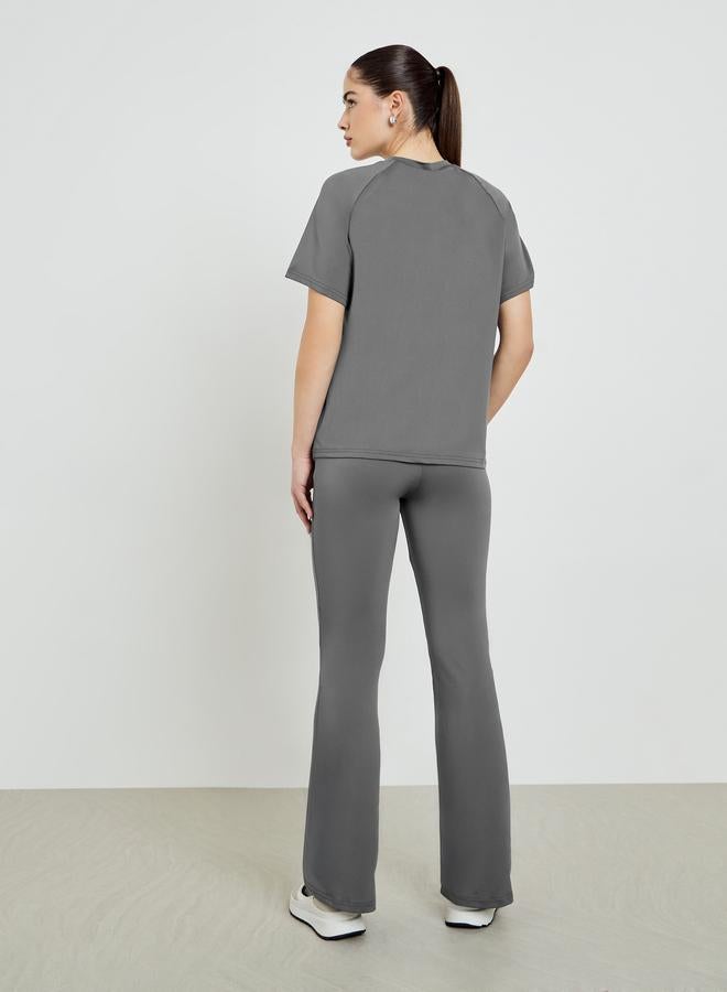 ستايلي طقم منسق من ليقنز وتيشيرت بأكمام قصيرة - Image 4