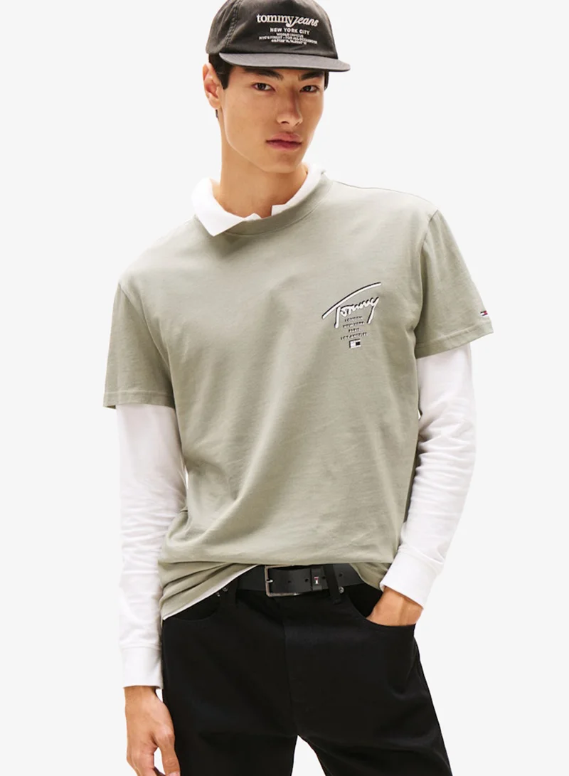 تومي جينز تي شيرت بياقة دائرية بقصة عادية بشعار