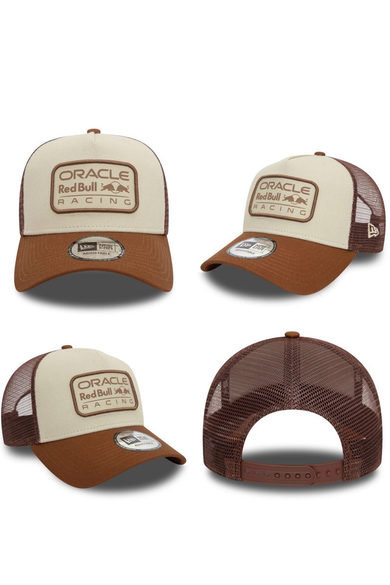 Red Bull قبعة شبكية بتصميم مشترك من أوراكل ريد بول ريسينغ، بألوان بيج وبني