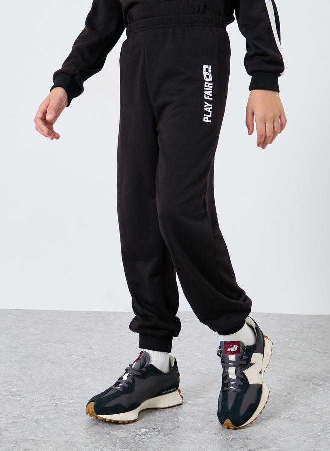 ستايلي طقم من بنطال جوغر وهودي بطبعة جرافيك - Image 5