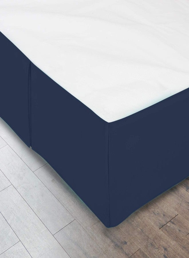 كلارا كلارك تنورة سرير كلارا كلارك مطوية - طول 14 بوصة - كشكشة غبار فاخرة من الألياف الدقيقة - تتضمن 8 دبابيس، مقاس كوين، أزرق داكن - Image 4