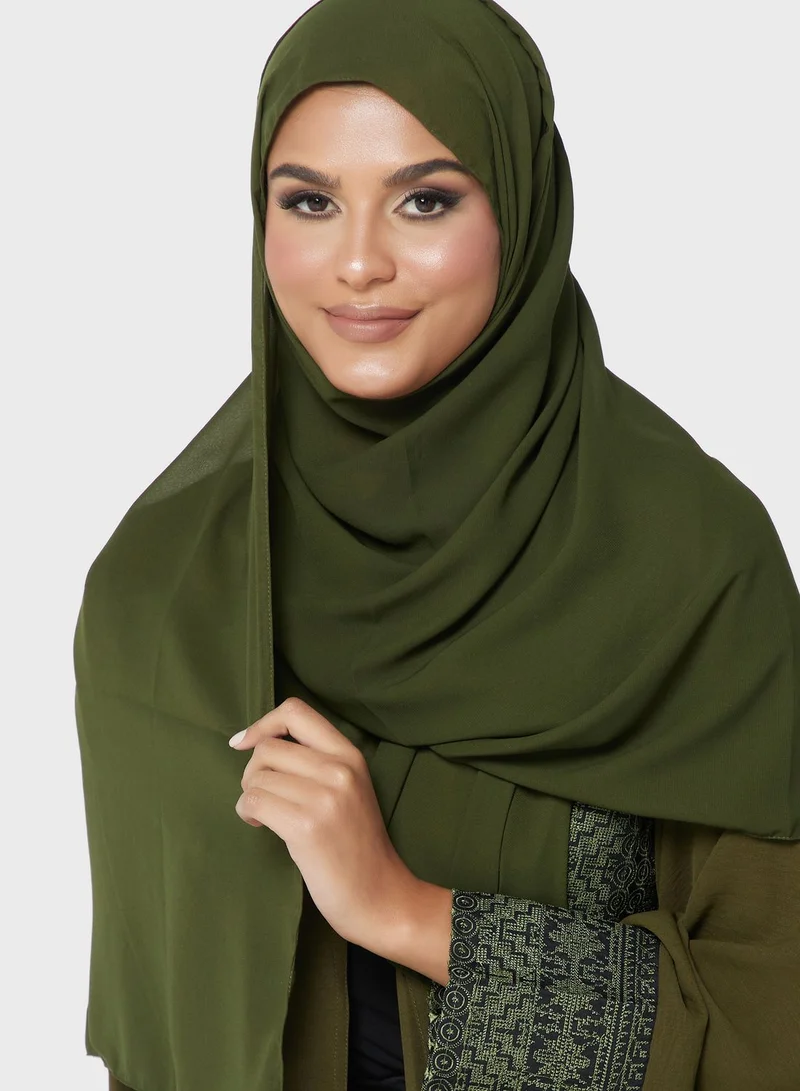 هيا كلوزيت عباية مطرزة من الامام