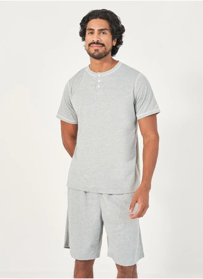 Styli Contrast Stitch Henley Neck T-Shirt & Shorts Set