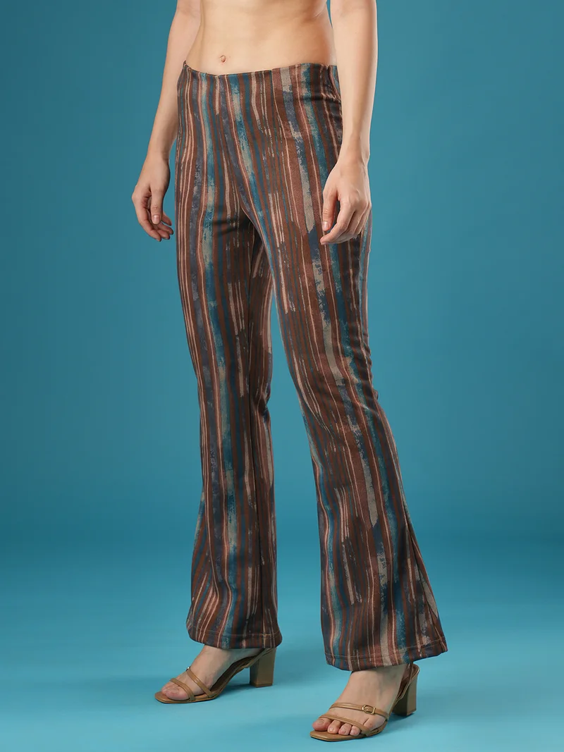 جلو باص جلوبس سنيكرز نسائي بطبعة هازي بخصر متوسط مطاطي بقصة ضيقة وأرجل واسعة