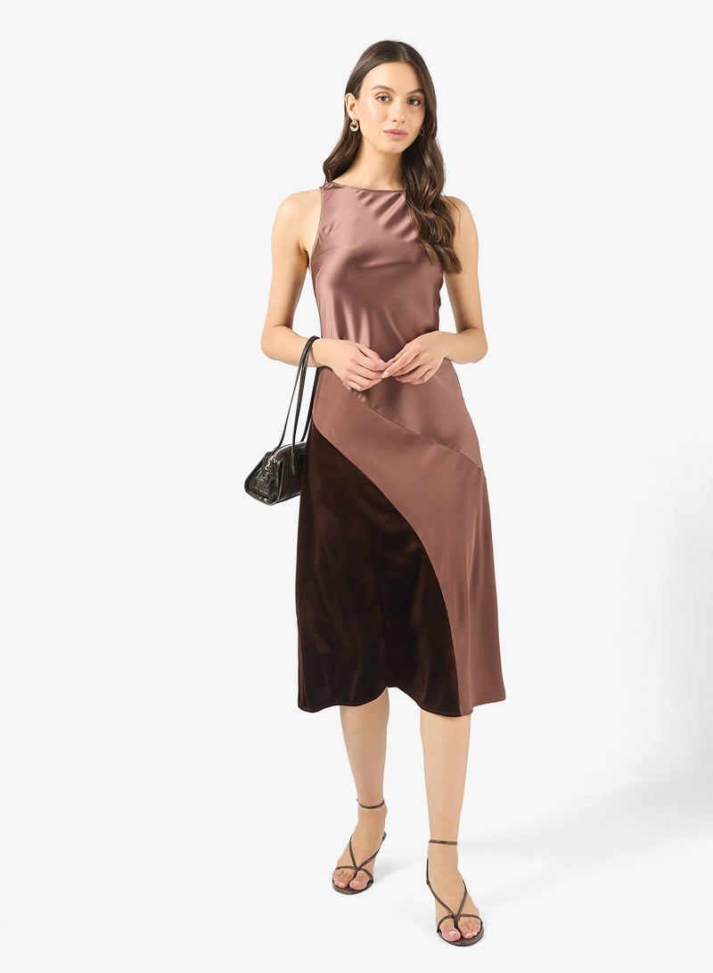 فيرو مودا فستان ماكسي بياقة دائرية من أوماريا - Image 4