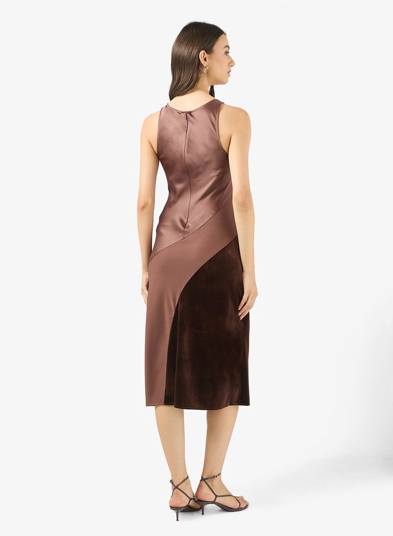 فيرو مودا فستان ماكسي بياقة دائرية من أوماريا - Image 2