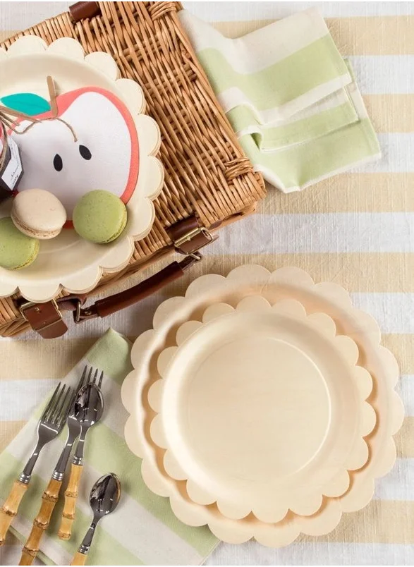 Meri Meri Meri Meri Large Wooden Scalloped Plates