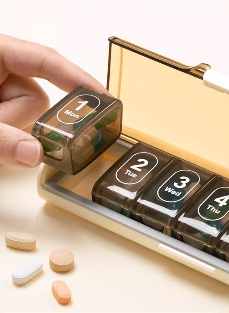 لبونير علبة أقراص أسبوعية (7 أيام)، مخطط أدوية، علبة منظمة للأدوية، علبة منظمة للفيتامينات، مريحة وسهلة الاستخدام، مقصورات كبيرة، ملائمة للسفر، خالية من مادة BPA (بني) - Image 3
