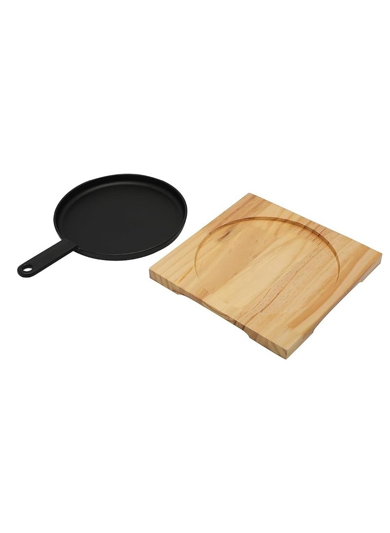 مقلاة من الحديد الزهر دائرية الشكل مقاس 20سم مع مقبض جانبي و قاعدة خشبية | صينية للتحمير و الطبخ و الشواء من الحديد المصبوب أمنة للاستخدام في الفرن - Image 3