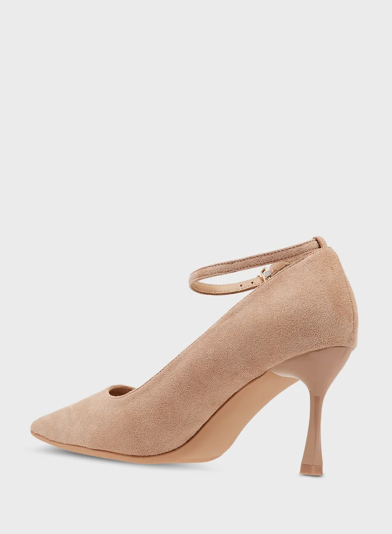 خزانة حذاء بكعب عالٍ