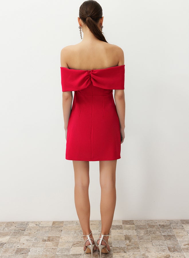 trendyol فستان قصير منسوج بياقة كارمن حمراء - Image 5