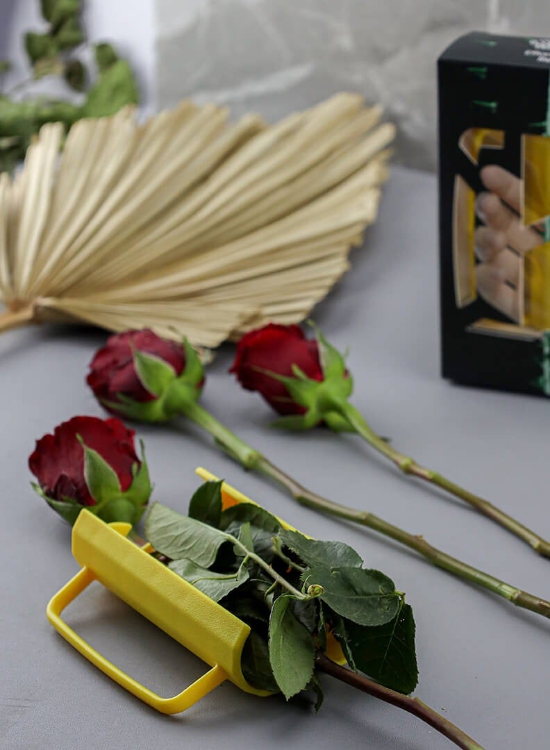 Si Bonne Easy, Grip Stem Stripper, Rose Thorn Remover and Flower Leaf Stripping Tool with Easy Grip Handles for Floral Arrangements, Bouquet Making and Gardening, Yellow - Image 2
