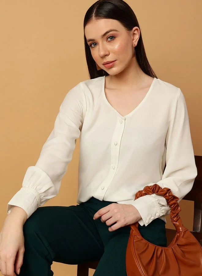 مينت ستريت بلوزة نسائية بأكمام طويلة وياقة على شكل حرف  بلون كريمي