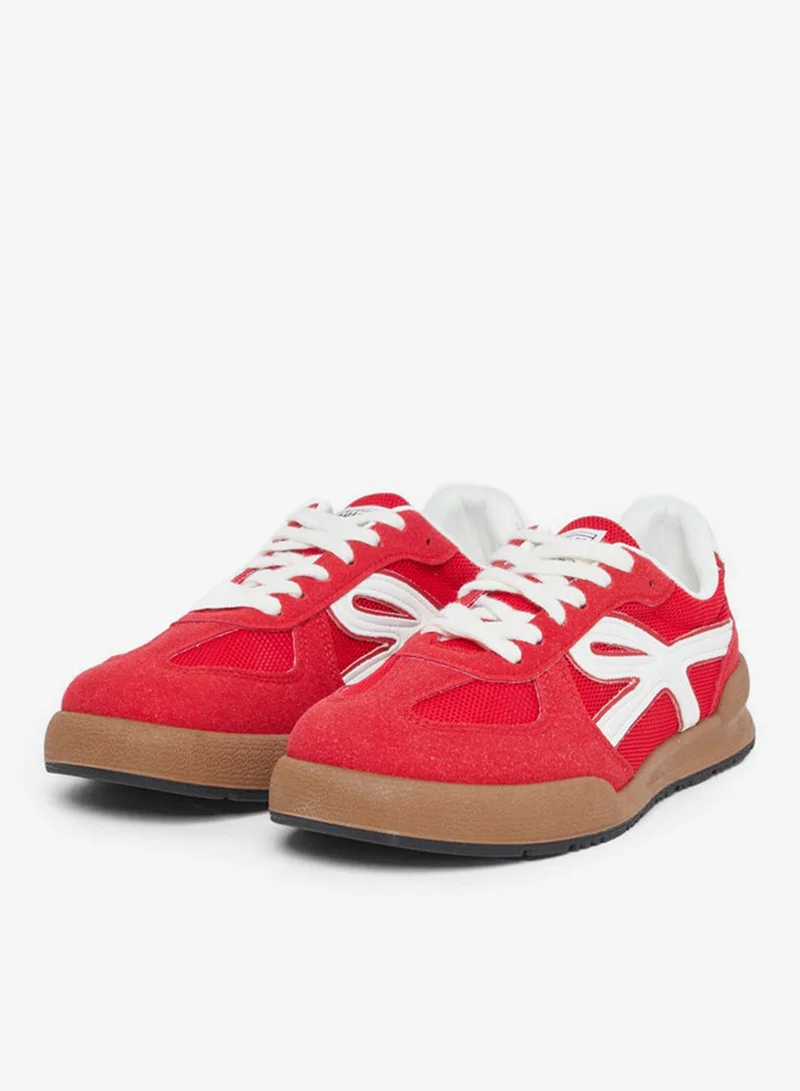 ستايلي اكتيف سنيكرز نسائي من جلد الغزال الصناعي باللون الأحمر مع أربطة