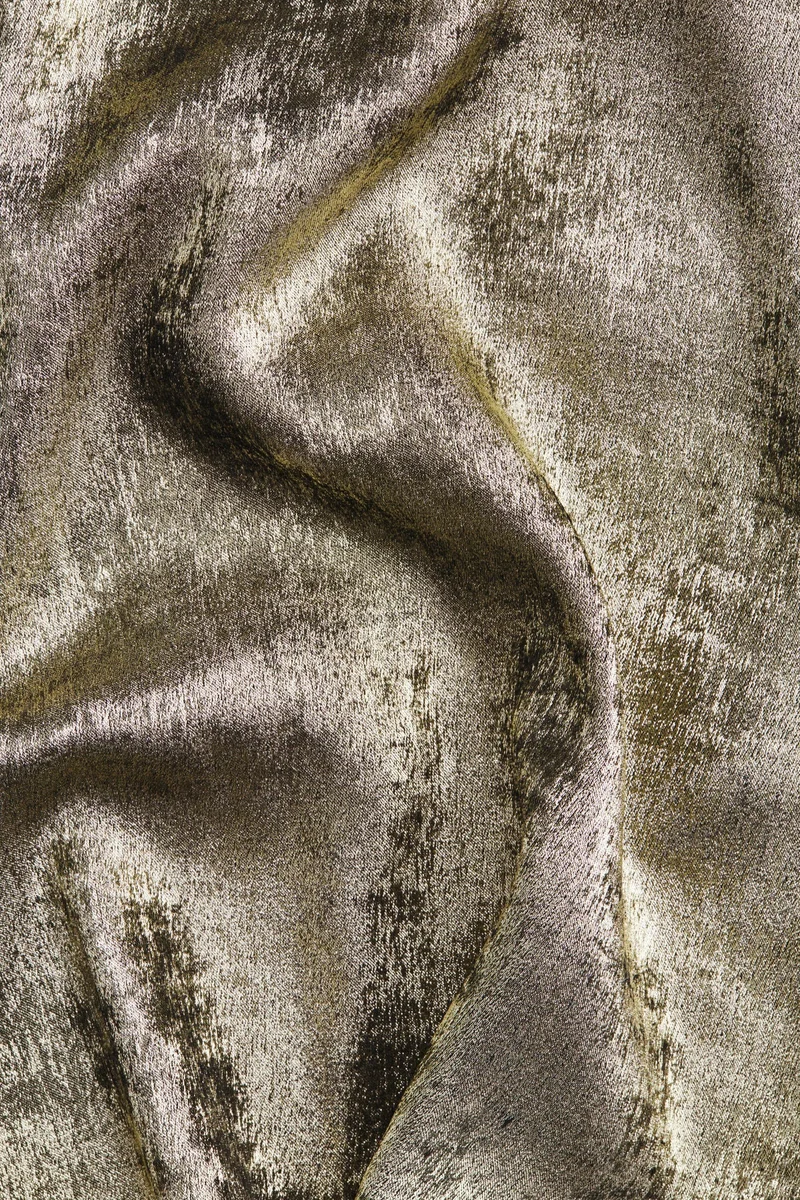 اتش اند ام قميص من الساتان