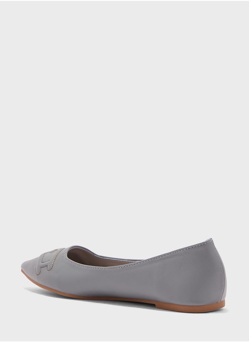 Vincci - Pointed Toe Pumps - Image 1