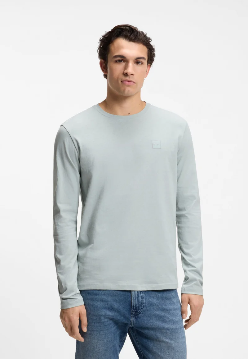 بوس تيشيرت قطني جيرسي مع رقعة شعار