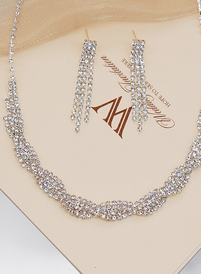 جيليز طقم مكون من عقد وأقراط من قطعتين من الماس بالكامل وأقراط كريستالية لحفلات الزفاف ووصيفة العروس ومجموعة مجوهرات للنساء والفتيات وإكسسوارات الملابس - Image 2