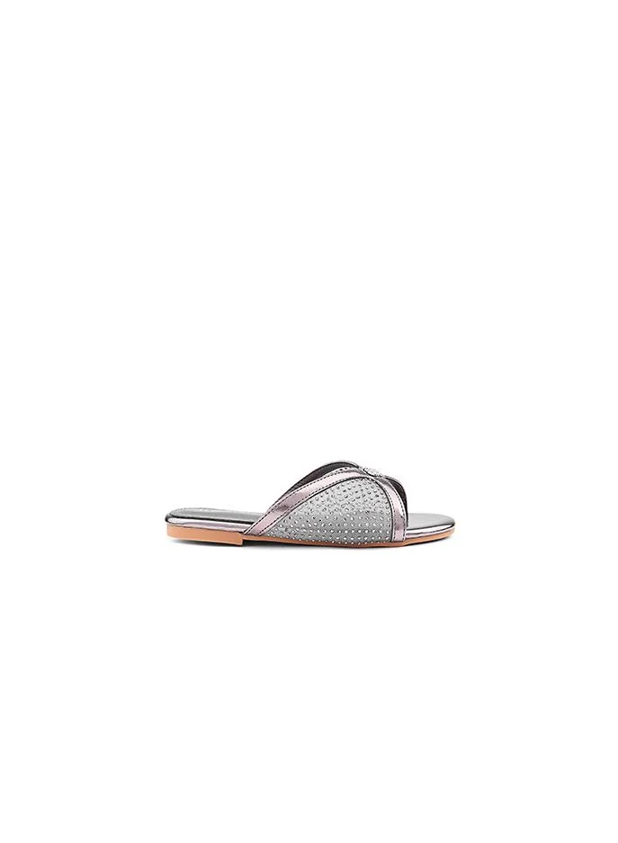 أيقون Chic metallic finish sandals with cushioned support.