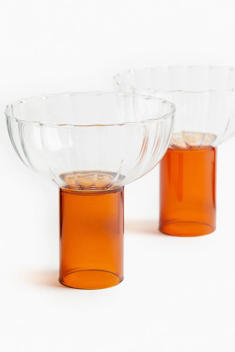 اتش اند ام طقم مكون من كوبين زجاجيين بنقشة مموجة