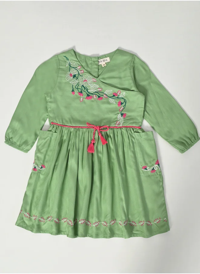 بيلا مودا Bella Moda Floral Embroidered Wrap Knee-Length Dress
