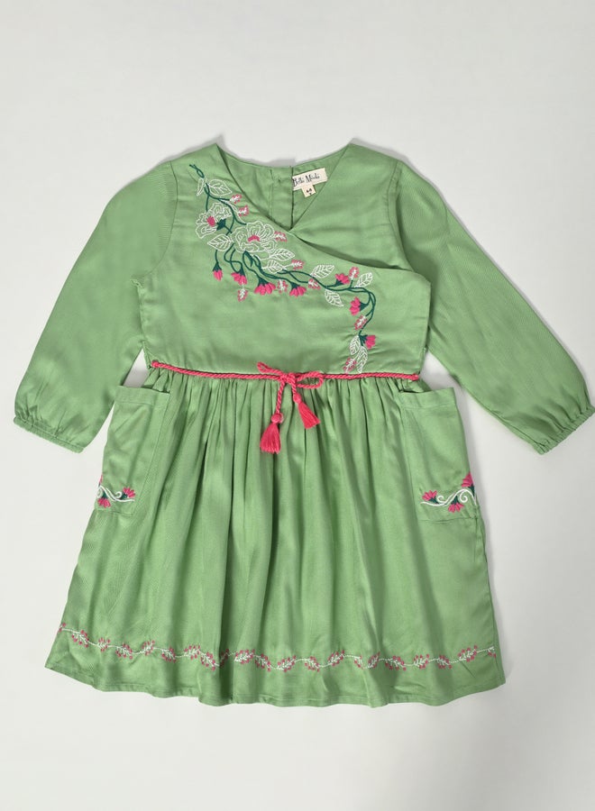 بيلا مودا فستان بتفاصيل مطرزة - Image 2