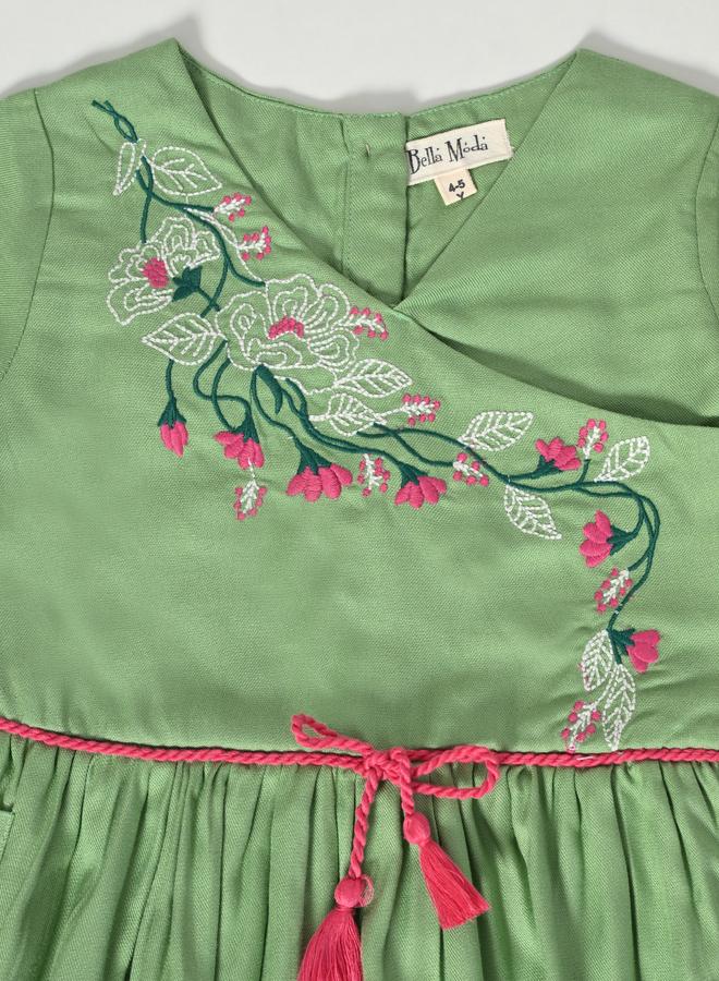 بيلا مودا فستان بتفاصيل مطرزة - Image 4