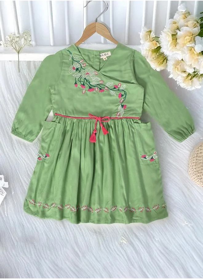 بيلا مودا Bella Moda Floral Embroidered Wrap Knee-Length Dress