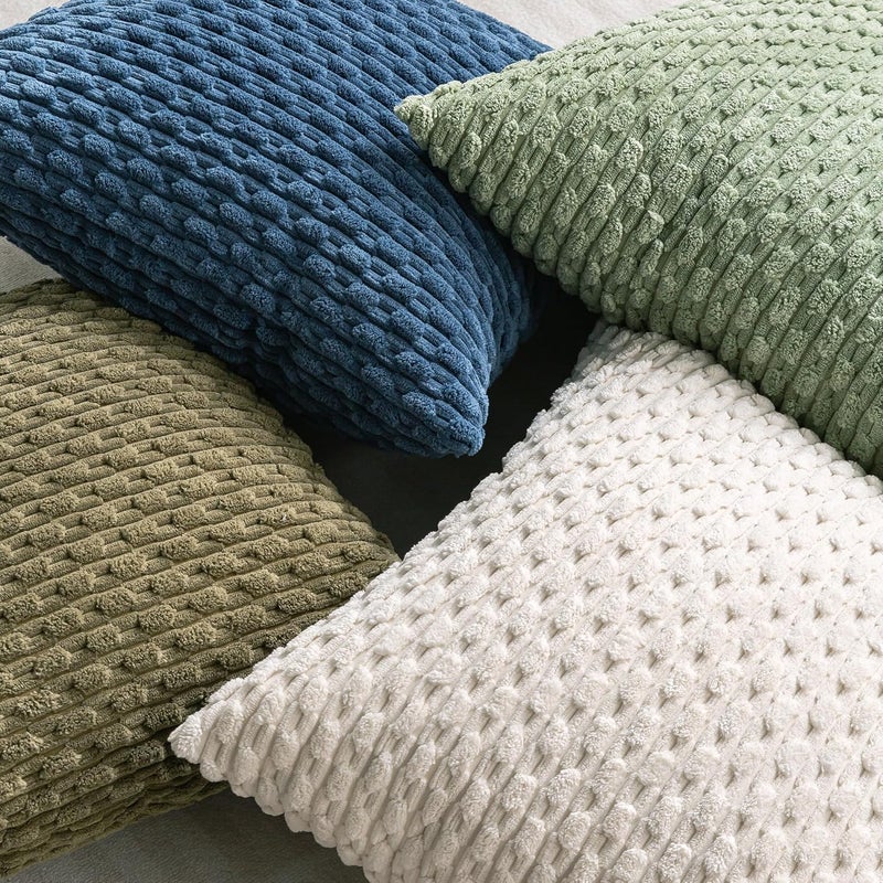 Cozoomy مجموعة من 4 أغطية وسائد زخرفية باللون الأخضر الزيتوني مقاس 22x22 بوصة من قماش الكوردرواي للسرير والأريكة والكنبة وغرفة المعيشة، أغطية وسائد مربعة ناعمة - Image 4