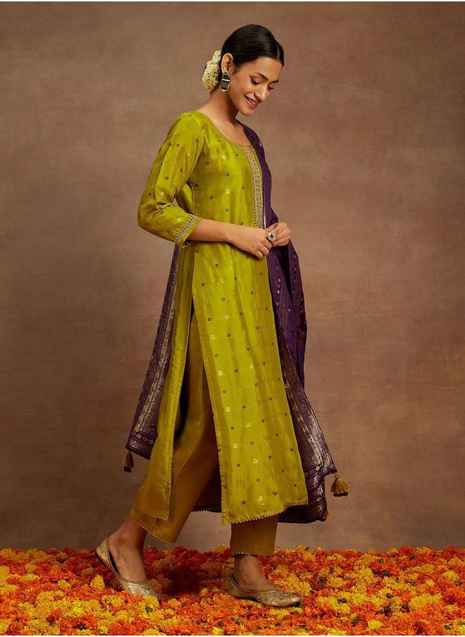 Libas Silk Lace Detail Kurta and Solid Trousers with Dupatta Set by Styli  - Image 3