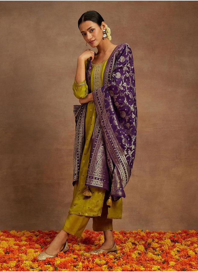 Libas Silk Lace Detail Kurta and Solid Trousers with Dupatta Set by Styli  - Image 2