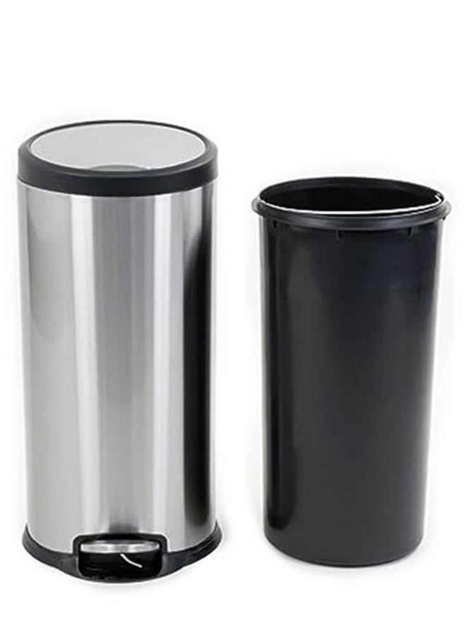 AKC سلة مهملات دائرية سعة 20 لتر - تشطيب من الفولاذ المقاوم للصدأ اللامع، آلية دواسة القدم، غطاء يغلق برفق، سلة نفايات مدمجة للحمام أو المطبخ أو المنزل (29 سم × 29 سم × 44 سم) - Image 4