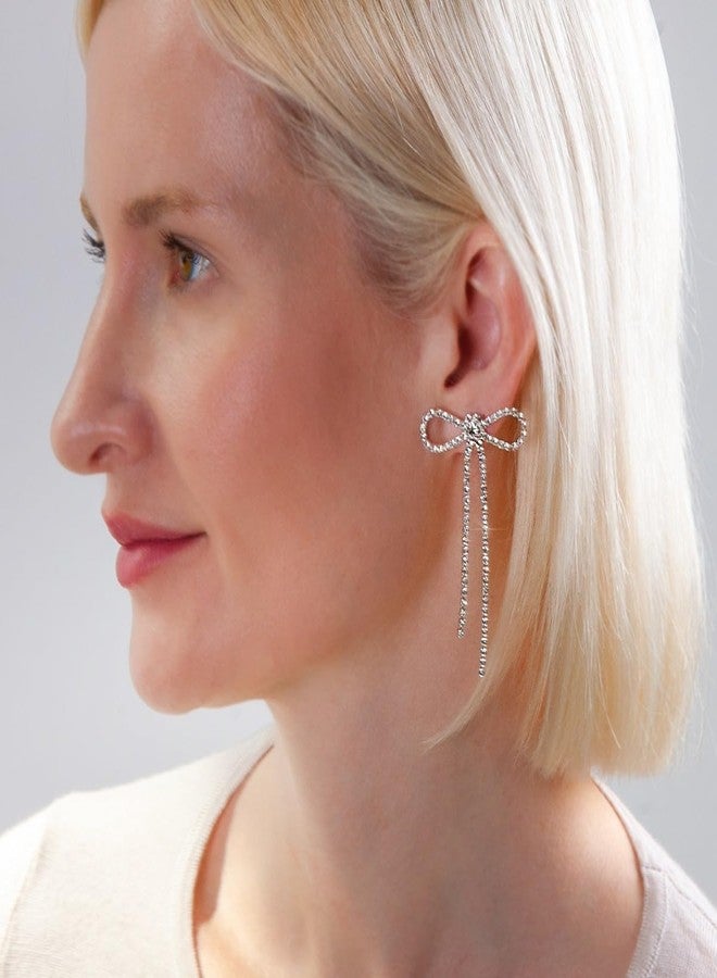 هامبل شيك نيويورك أقراط فيونكة فضية اللون للنساء - أقراط طويلة فضية اللون للنساء، أقراط فيونكة متدلية لامعة مع شرابات مرصعة بأحجار الراين، مجوهرات أنيقة وجذابة لحفلات التخرج أو العودة إلى الوطن - Image 2