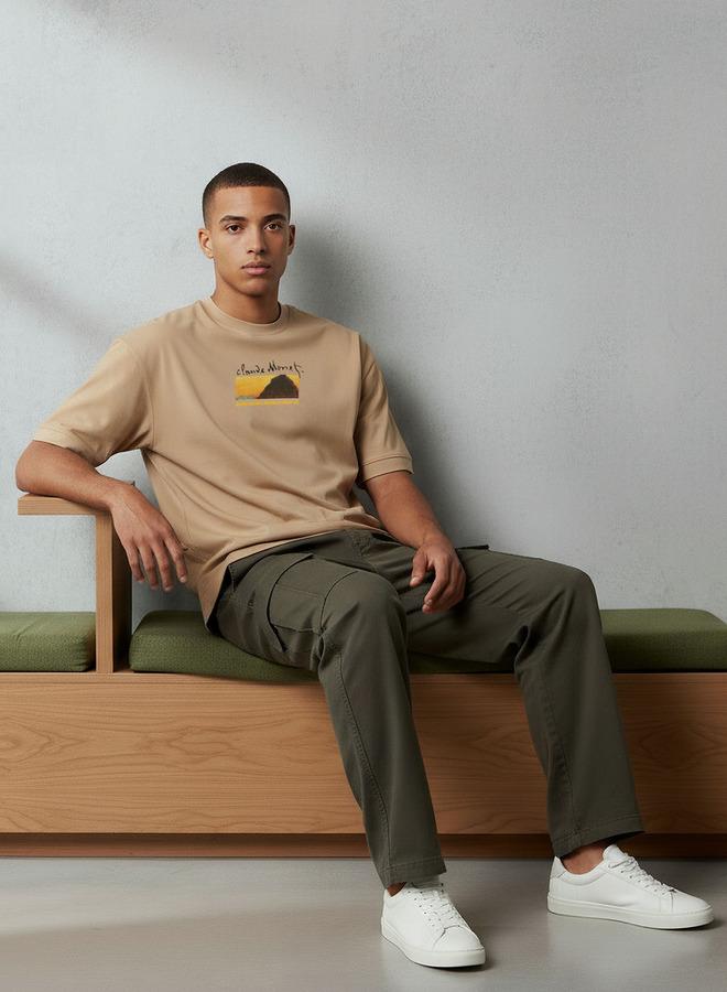 اس بي كاركترز تيشيرت رجالي بقصة عادية ورقبة دائرية وأكمام قصيرة وطبعة رسومية - Image 2