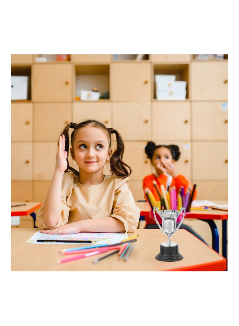 SYOSI 10 قطع كؤوس جوائز بلاستيكية للأطفال جوائز هدايا مصغرة لاحتفالات توزيع الجوائز والمناسبات الاحتفالية والأحداث الشركات وحفلات الكرنفال فضية - Image 5