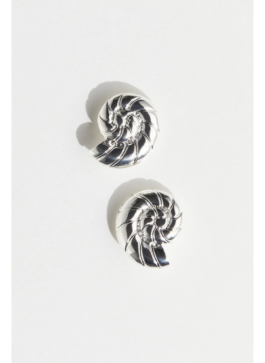 اتش اند ام Shell-Shaped Earrings
