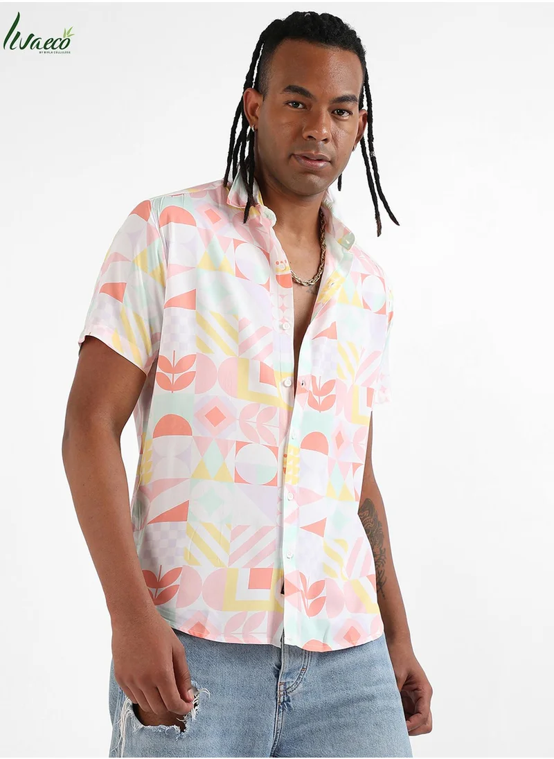 كامبوس سوترا Campus Sutra Men's Pink Geometric Floral Block Shirt For Casual Wear | Made With Eco-Liva Fabric | Spread Collar | Short Sleeve | Button Closure | Shirt Crafted With Comfort Fit For Everyday Wear