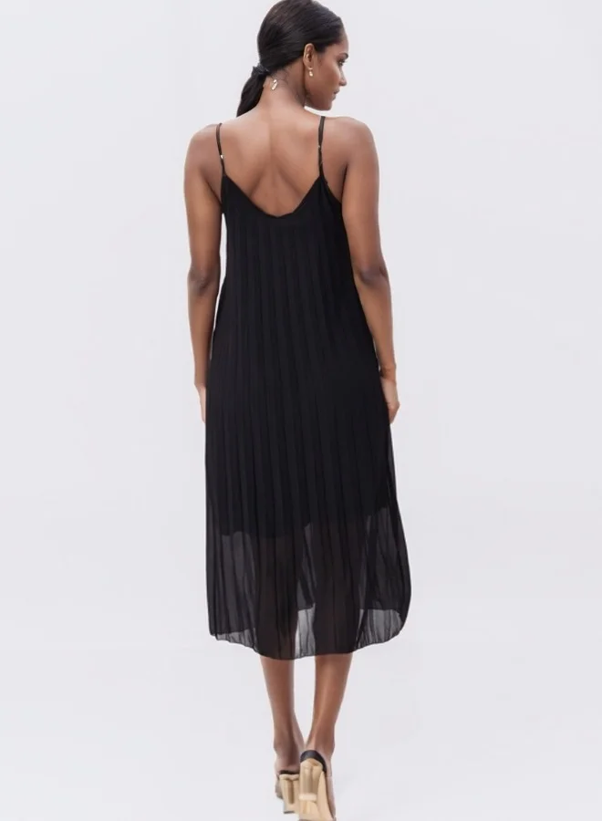 HaILYS Spaghetti Strap Pleated Midi Dress - Black